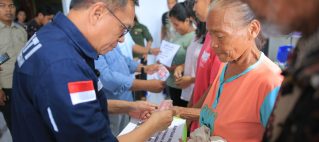 Kembali Pemda Halteng Serahkan Bantuan Sosial