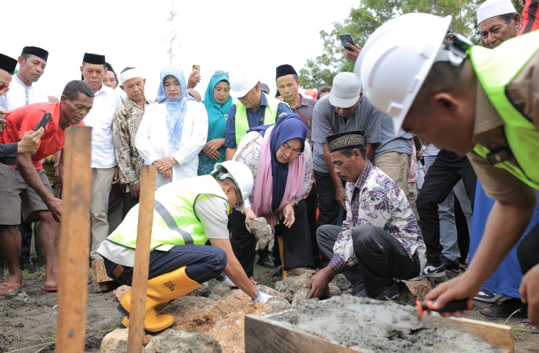 Bupati dan Wakil Bupati Peletakan Batu Pertama Pembangunan Mesjid Hayatullah