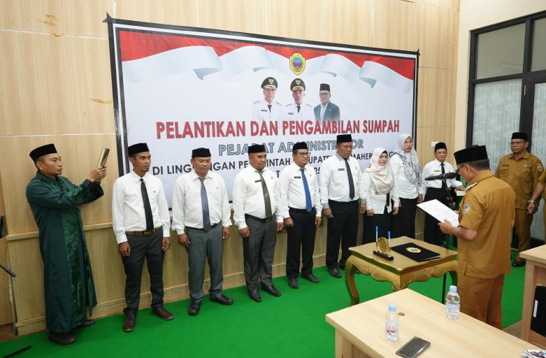 Bupati Ikram Lantik Pejabat Eselon III Pemkab Halteng
