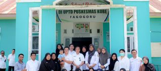 BLUSUKAN DI PUSKESMAS IKRAM SAMPAIKAN BEASISWA PEMDA