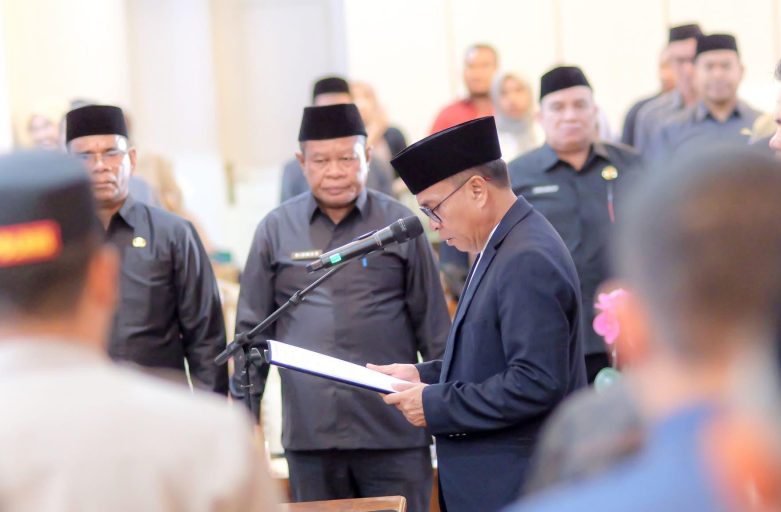 Perkuat Tata Kelola BUMD, Bupati Halteng Lantik Hayun Maneke sebagai Dirut Perumda Fagogoru