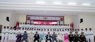 Bupati Halmahera Tengah Kukuhkan 60 Anggota Paskibraka 2025