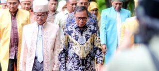 BUPATI IKRAM MALAN SANGADJI HADIRI DIES NATALIS KE 61 UNKHAIR