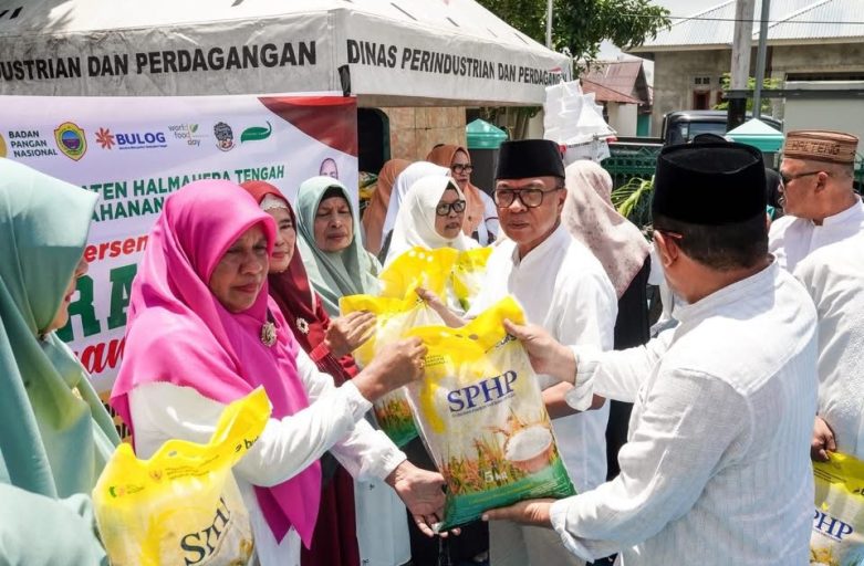 Pemkab Halteng Salurkan Bantuan Pangan Gratis untuk Janda (Orang Tua Tunggal), Lansia, Disabilitas, dan Yatim Piatu