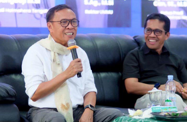 BUPATI IKRAM MALAN SANGADJI BERIKAN KULIAH UMUM DI UMMU TERNATE