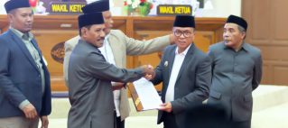 Bupati Halmahera Tengah Sampaikan Pidato pada Rapat Paripurna DPRD Pengesahan RAPBD Perubahan 2025