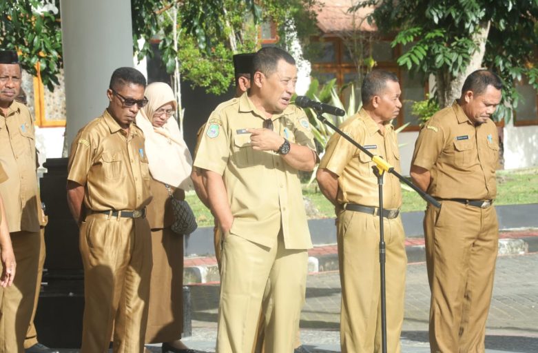 Sekda Halteng Pimpin Apel Pagi: Tekankan Disiplin, Kebersihan Lingkungan, dan Kesiapan Penilaian Adipura