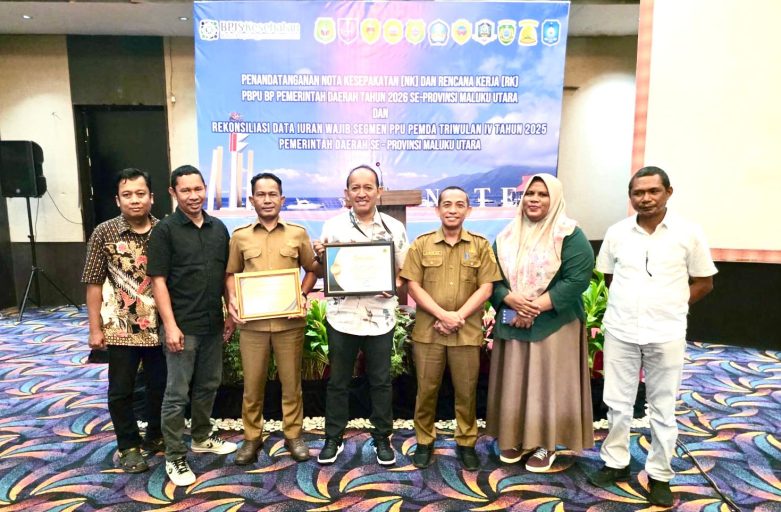 PEMDA HALMAHERA TENGAH KEMBALI TERIMA PENGHARGAAN DARI BPJS KESEHATAN