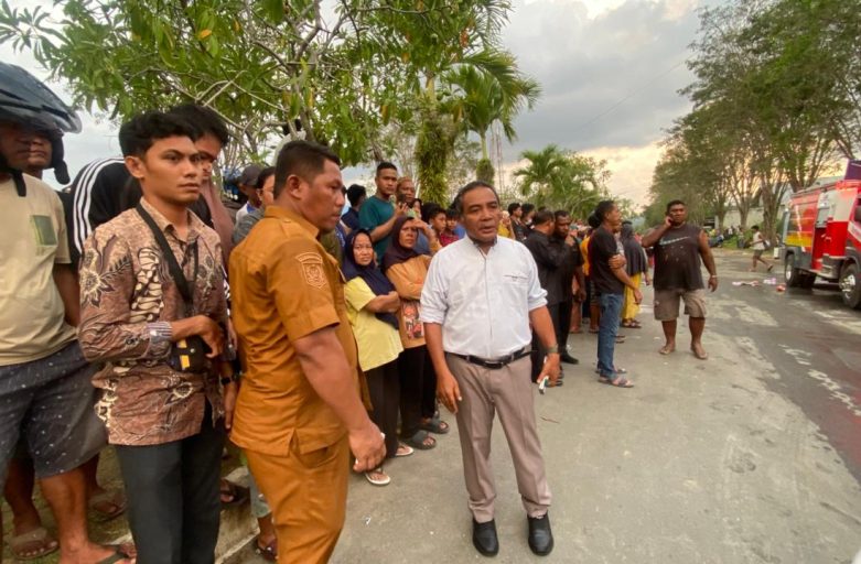 WAKIL BUPATI HALMAHERA TENGAH TINJAU LOKASI KEBAKARAN DI DESA FIDI JAYA