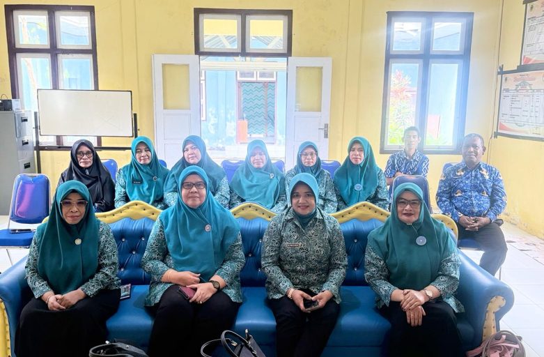 DINAS P2KB BERSAMA TP PKK KABUPATEN HALMAHERA TENGAH IKUTI SOSIALISASI PROGRAM PRIORITAS PEMBANGUNAN KELUARGA SECARA DARING