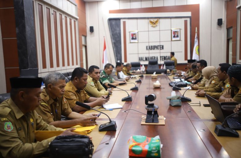 WAKIL BUPATI HALTENG PIMPIN RAPAT PERSIAPAN PILKADES SERENTAK, TNI–POLRI SIAP AMANKAN TAHAPAN PEMUNGUTAN SUARA