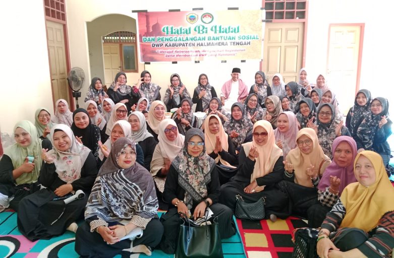 DWP HALMAHERA TENGAH GELAR PERTEMUAN RUTIN, HALAL BI HALAL DAN PENGGALANGAN BANTUAN SOSIAL