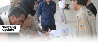 BUPATI IKRAM MALAN SANGADJI TINJAU LANGSUNG PELAKSANAAN PILKADES, AJAK MASYARAKAT JAGA KEAMANAN DAN KETERTIBAN
