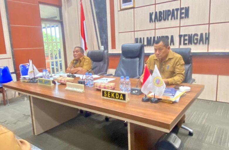 WAKIL BUPATI DIDAMPINGI SEKDA PIMPIN RAPAT PIMPINAN BERSAMA SELURUH OPD LINGKUP PEMDA HALMAHERA TENGAH