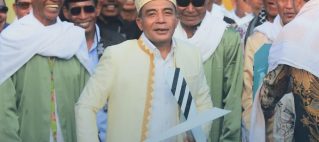 LANTUNAN AYAT SUCI DAN PUKULAN REBANA WARNAI PERAYAAN ADAT FANTEN DI WAILEGI, WAKIL BUPATI HADIR WAKILI PEMERINTAH DAERAH