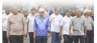 SAMBUT HUT KE-36, BUPATI IKRAM DAN WABUP AHLAN IKUTI JALAN PAGI DAN SENAM BERSAMA